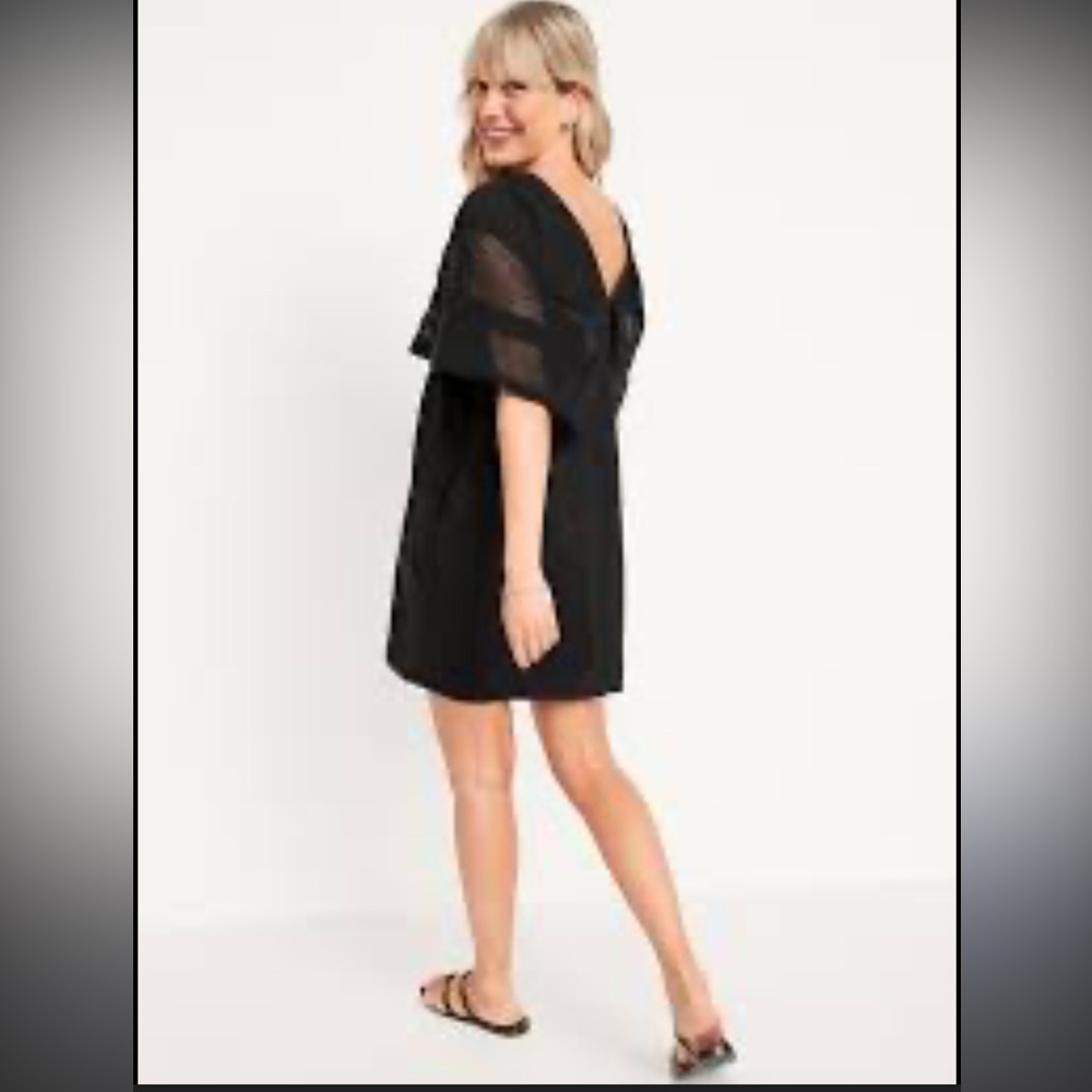 THE Cutest size Large Old Navy Flutter Sleeve Mini Dress